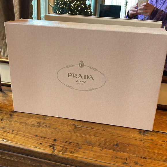 Stunning Prada suede platform boots. Only worn 4x. Size 40 - Picture 2 of 10